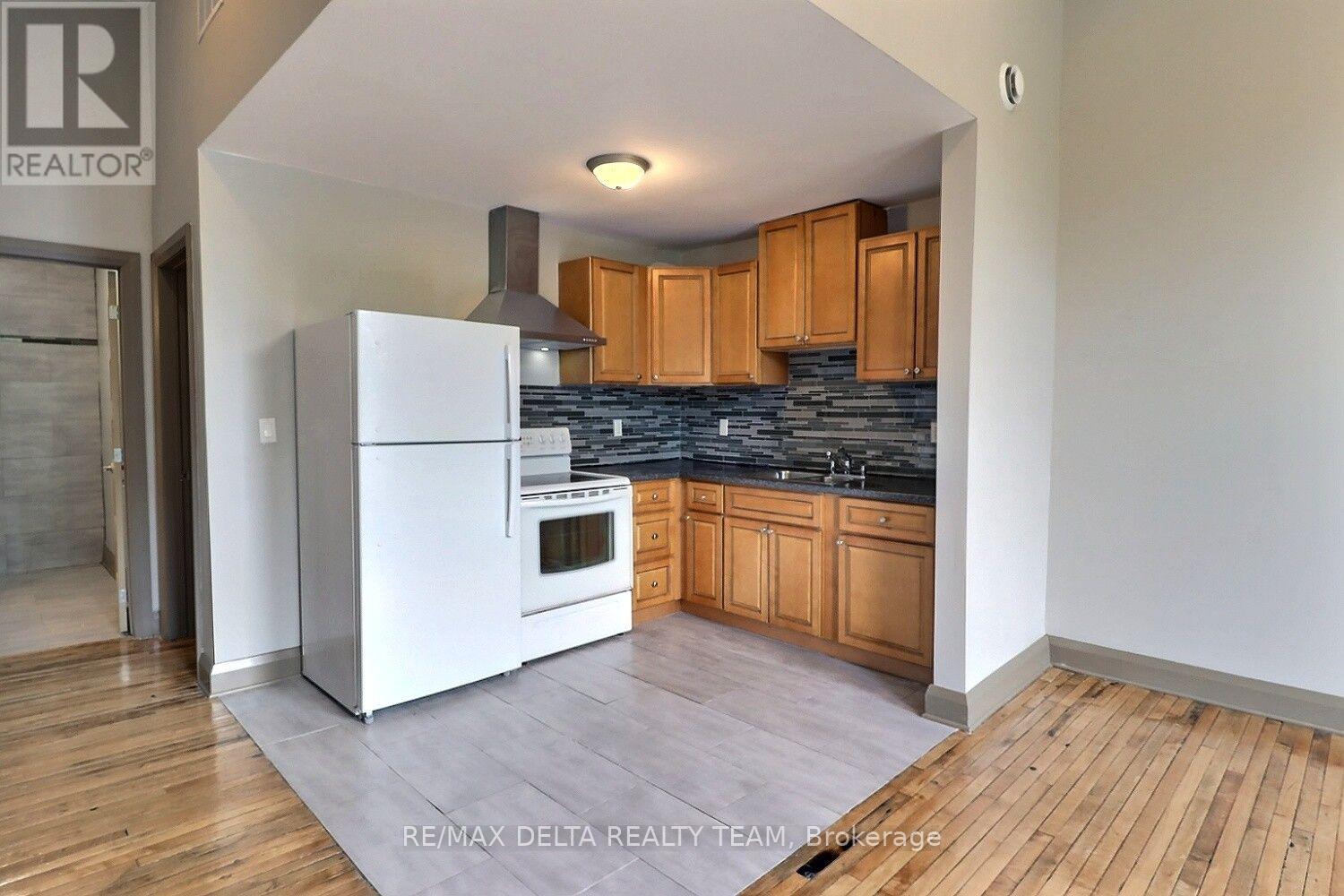 228 King Street W Property Photo 22