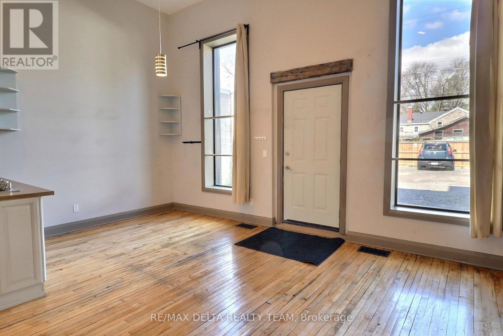 228 King Street W Property Photo 25