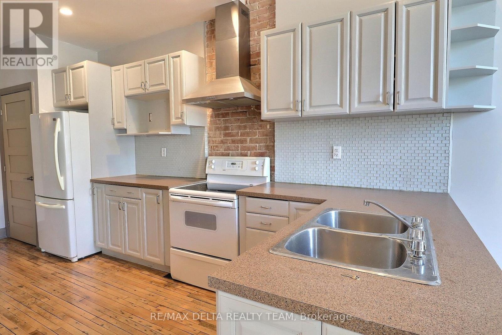 228 King Street W Property Photo 26