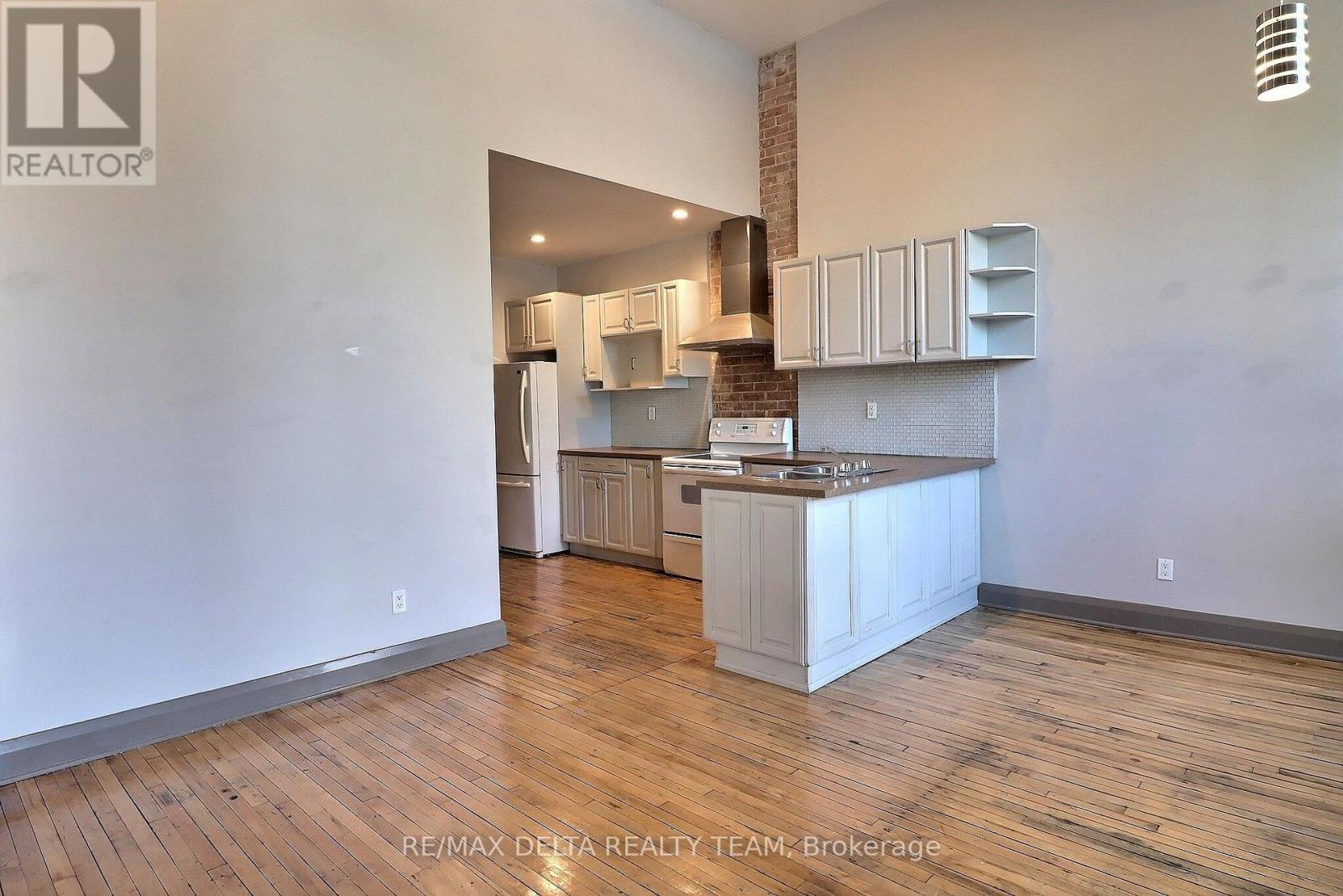 228 King Street W Property Photo 27
