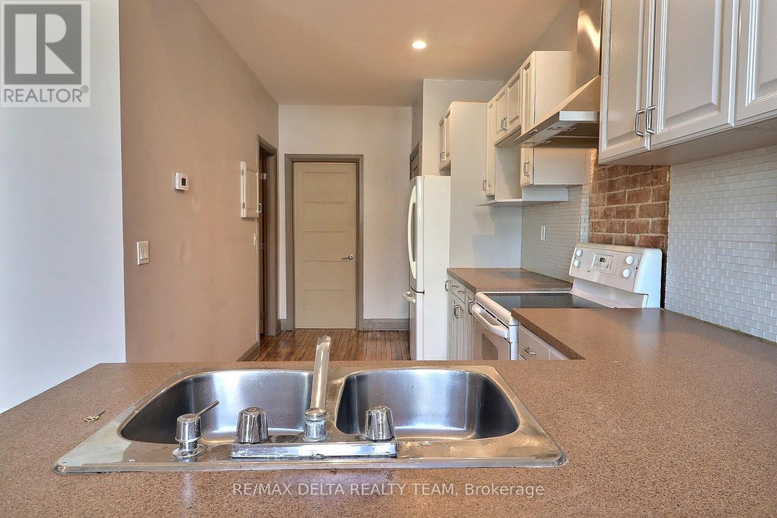 228 King Street W Property Photo 30