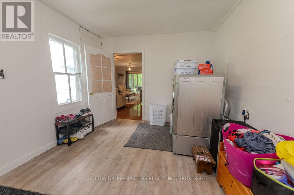 27 West Street W Property Photo 33