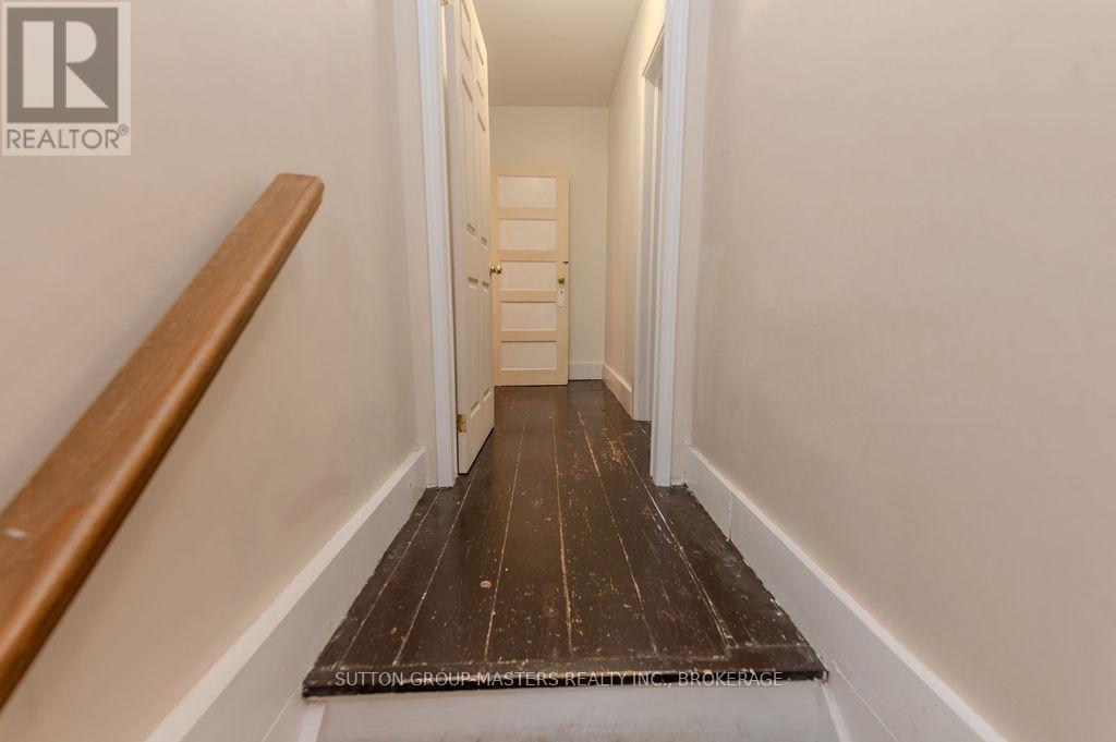 27 West Street W Property Photo 37