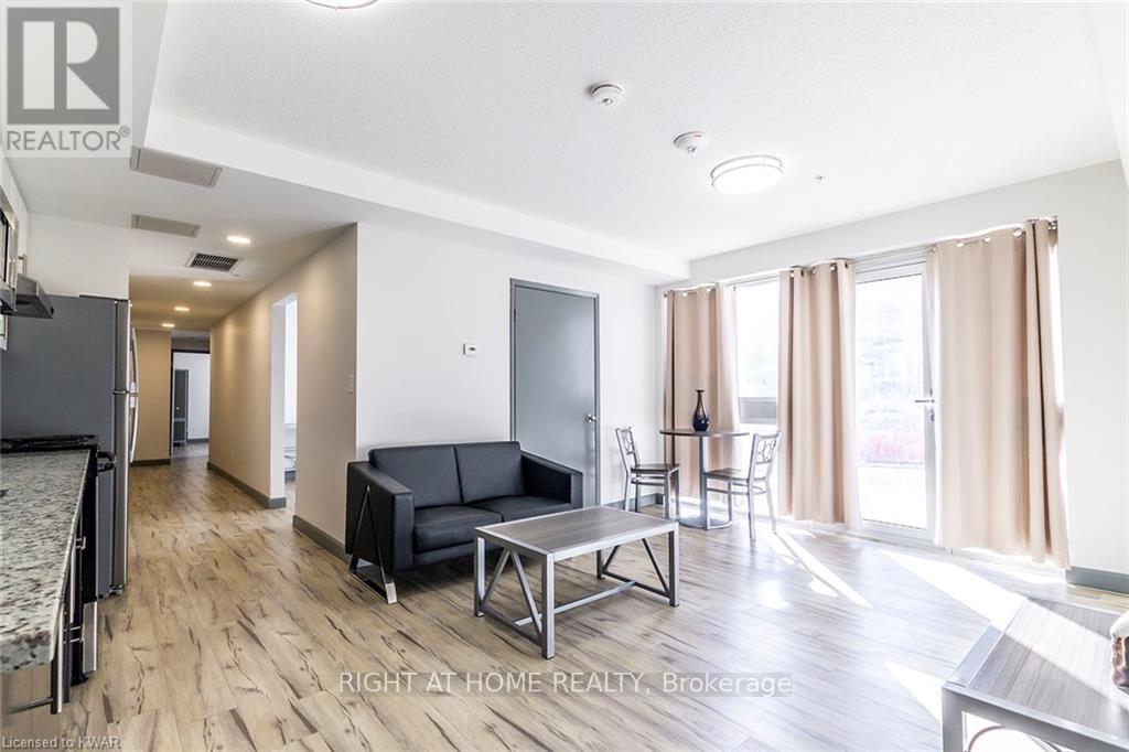 215 - 258b Sunview Street Property Photo 3