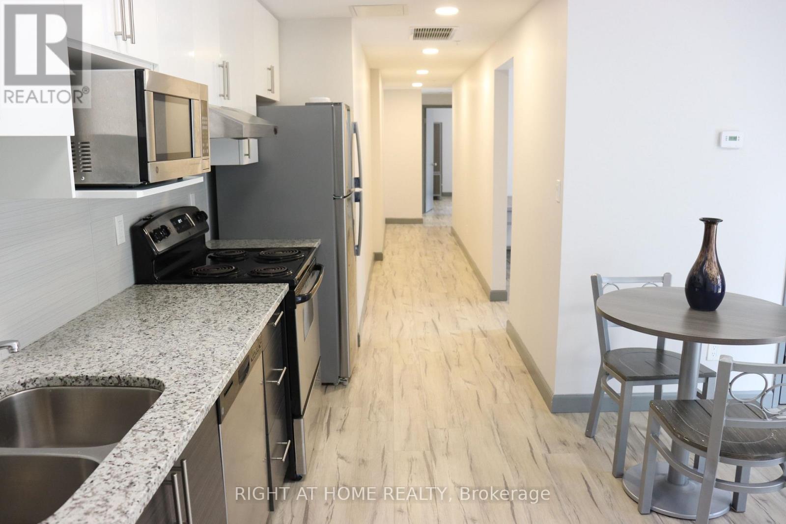 215 - 258b Sunview Street Property Photo 4