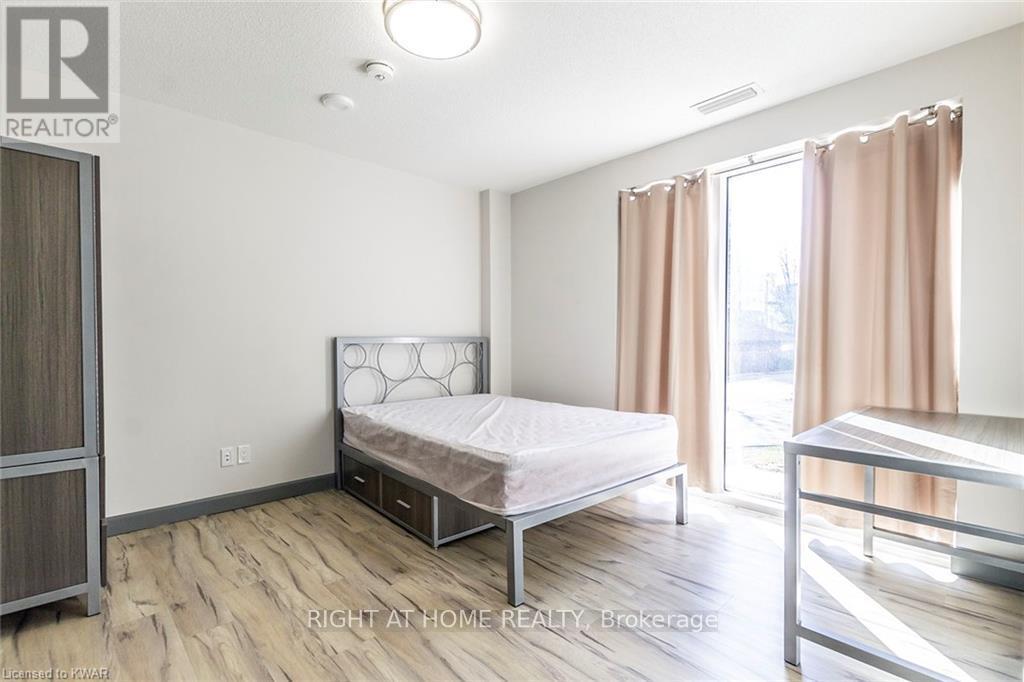 215 - 258b Sunview Street Property Photo 7