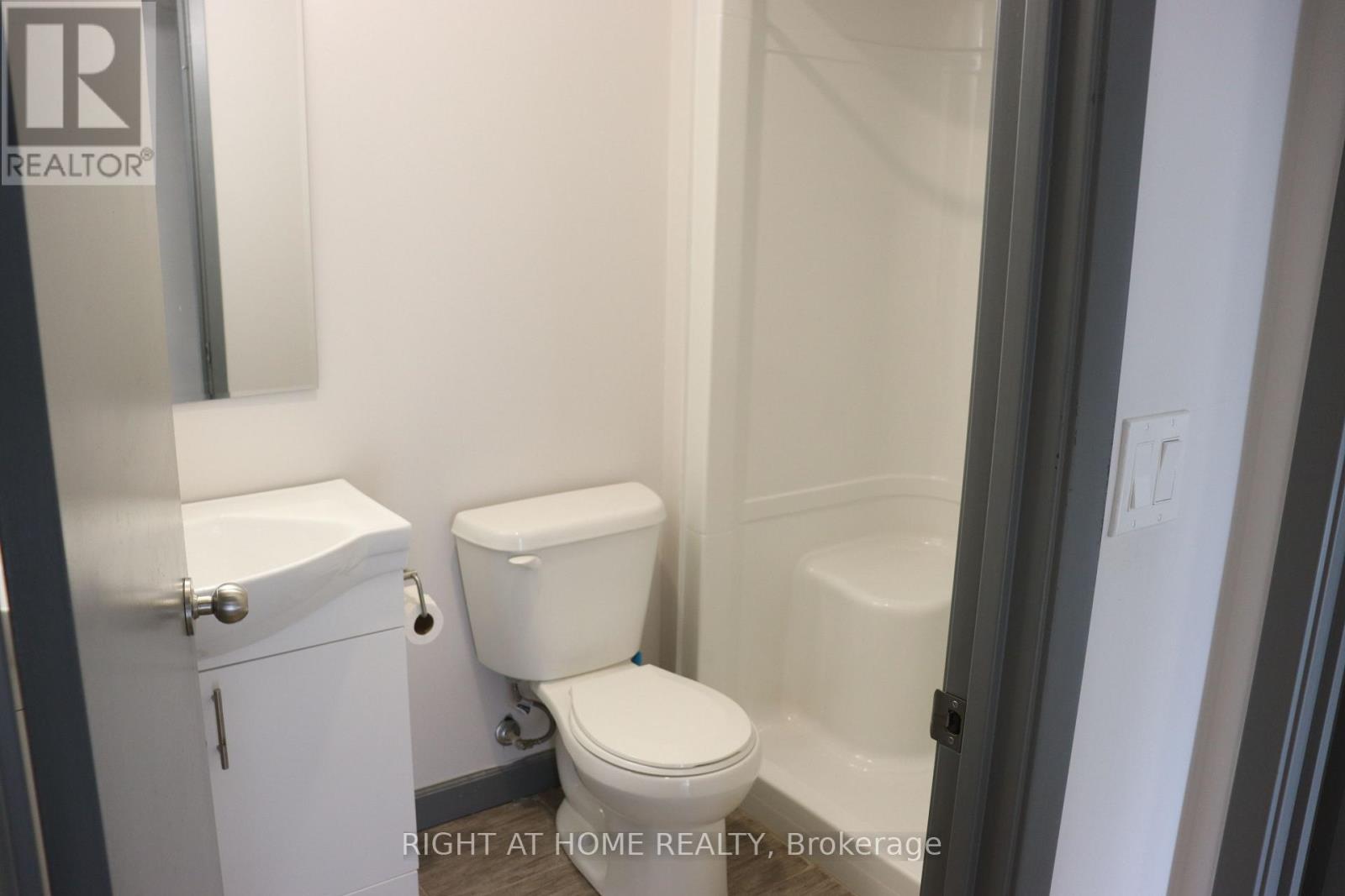 215 - 258b Sunview Street Property Photo 8