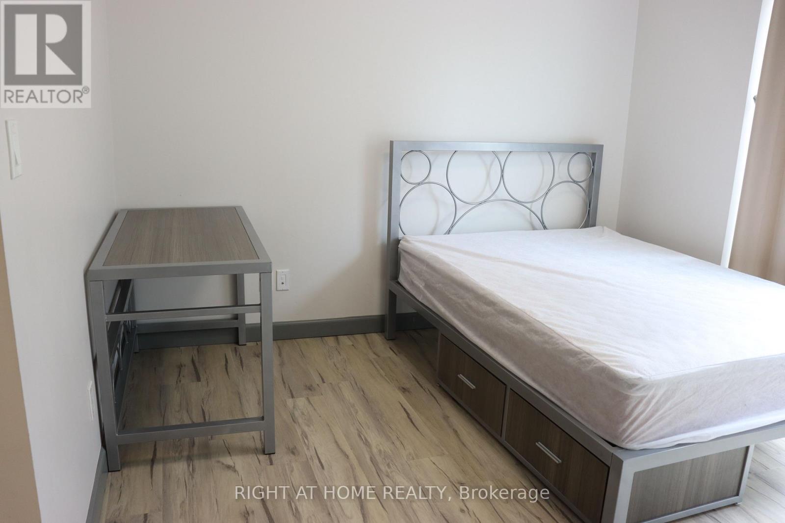 215 - 258b Sunview Street Property Photo 9
