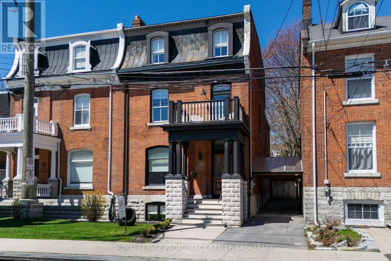 28 WELLINGTON STREET