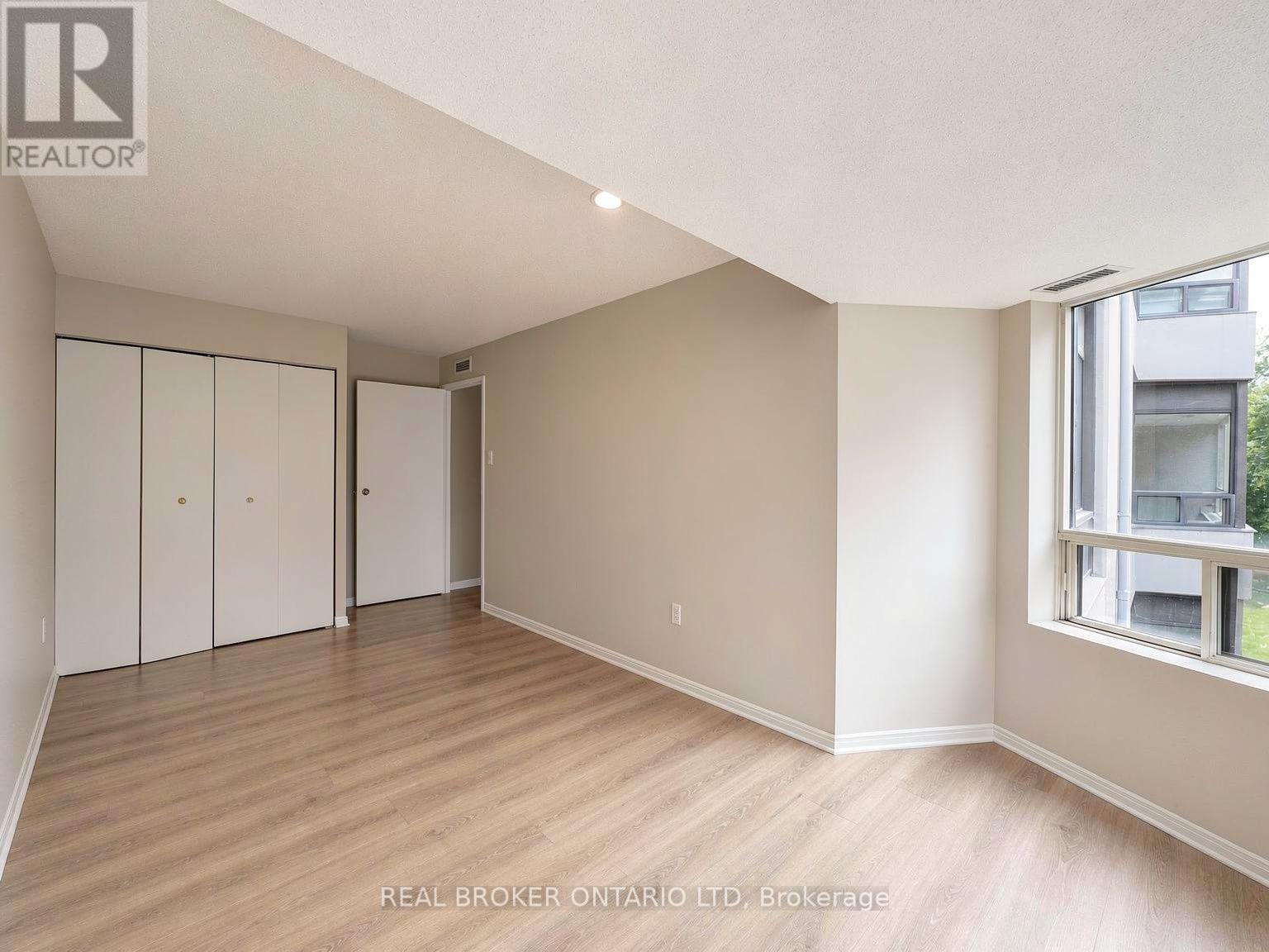 315 - 521 Riverside Drive Property Photo 12