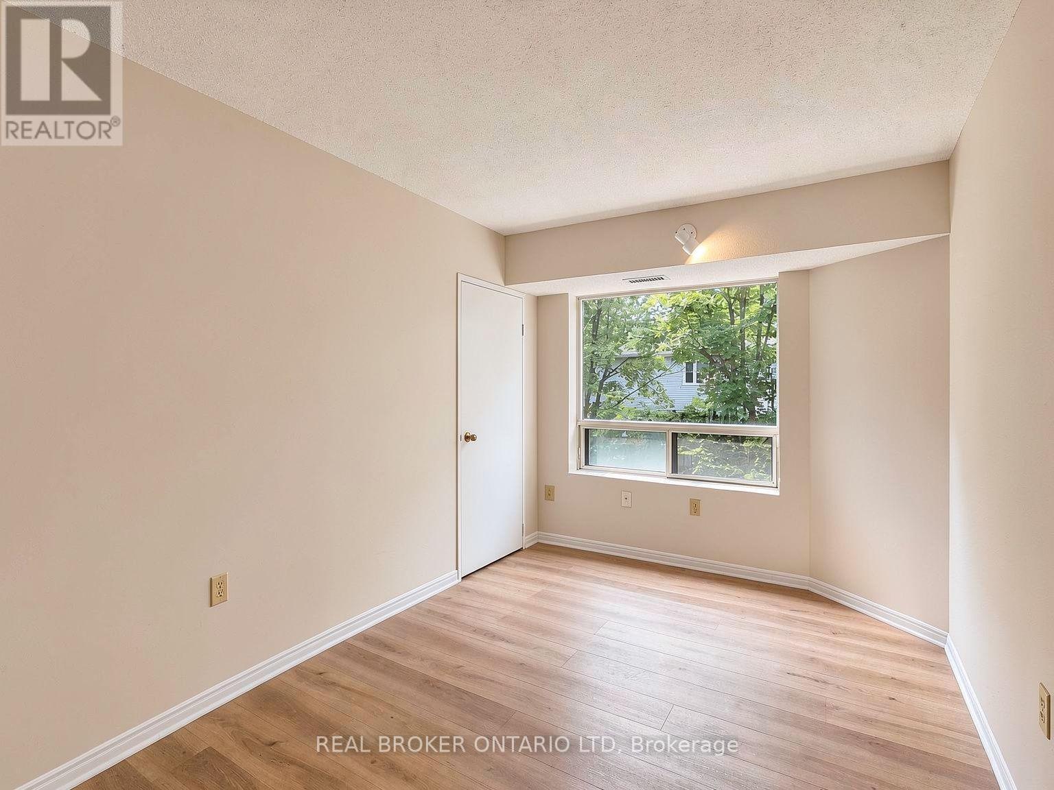 315 - 521 Riverside Drive Property Photo 14