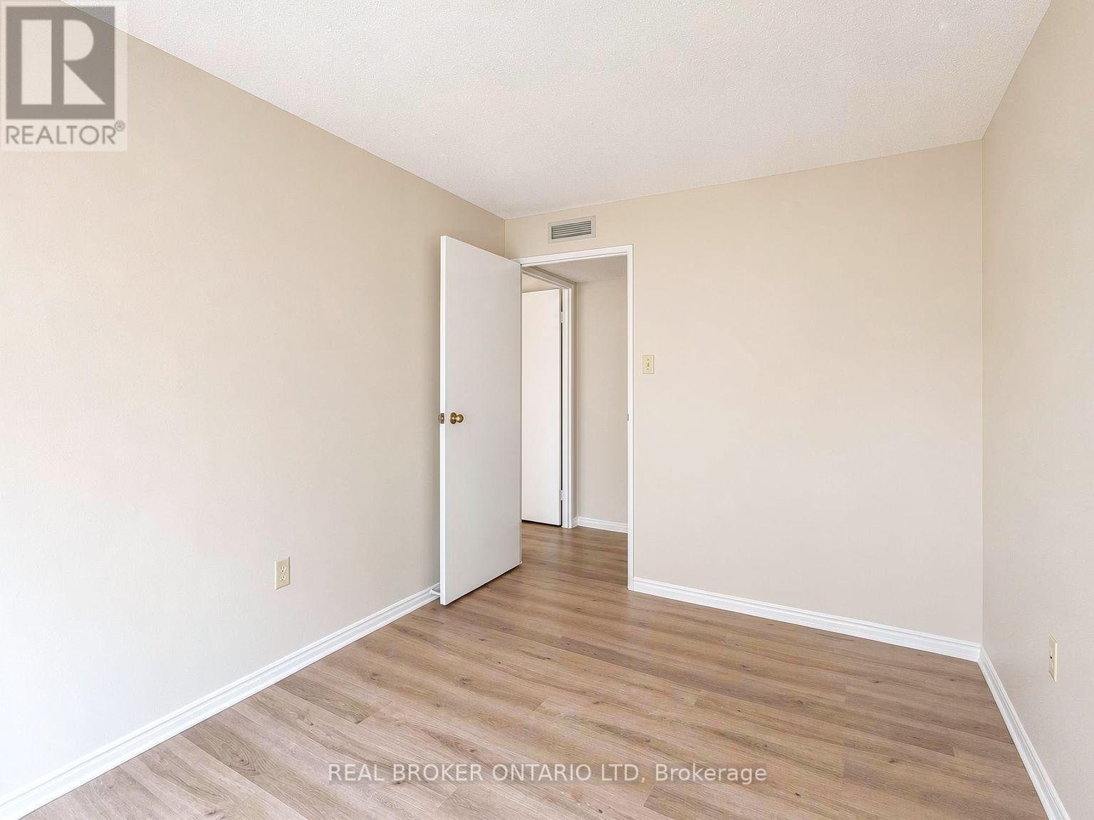 315 - 521 Riverside Drive Property Photo 15