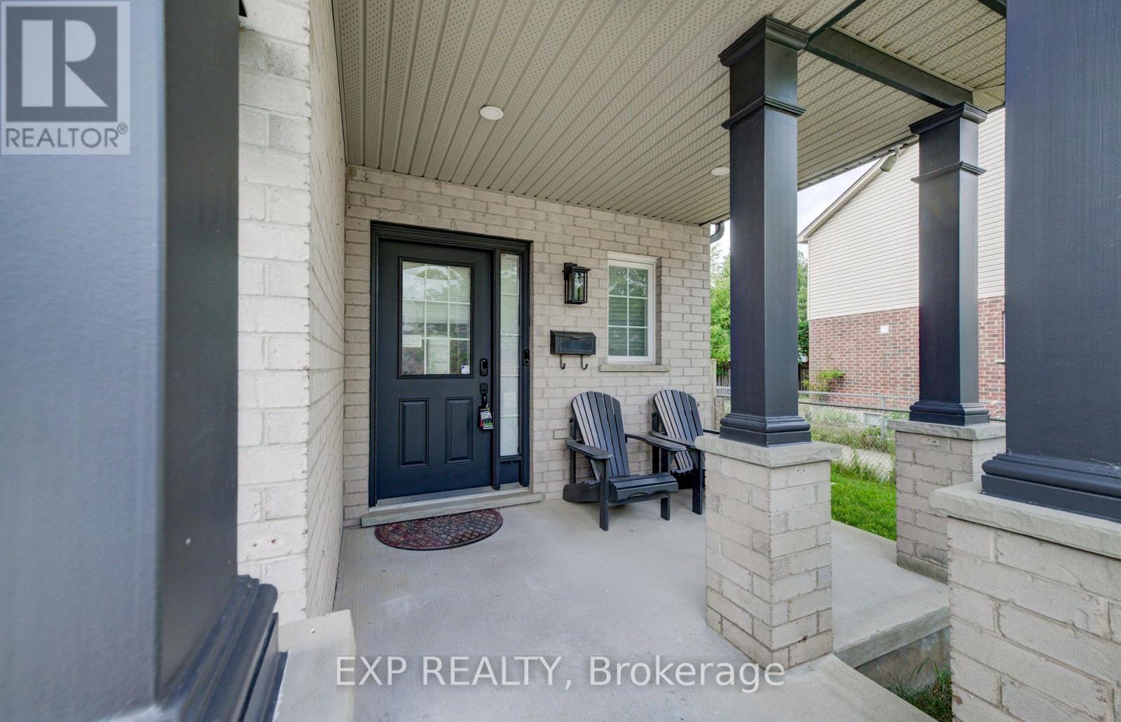 737 North Leaksdale Circle Property Photo 4