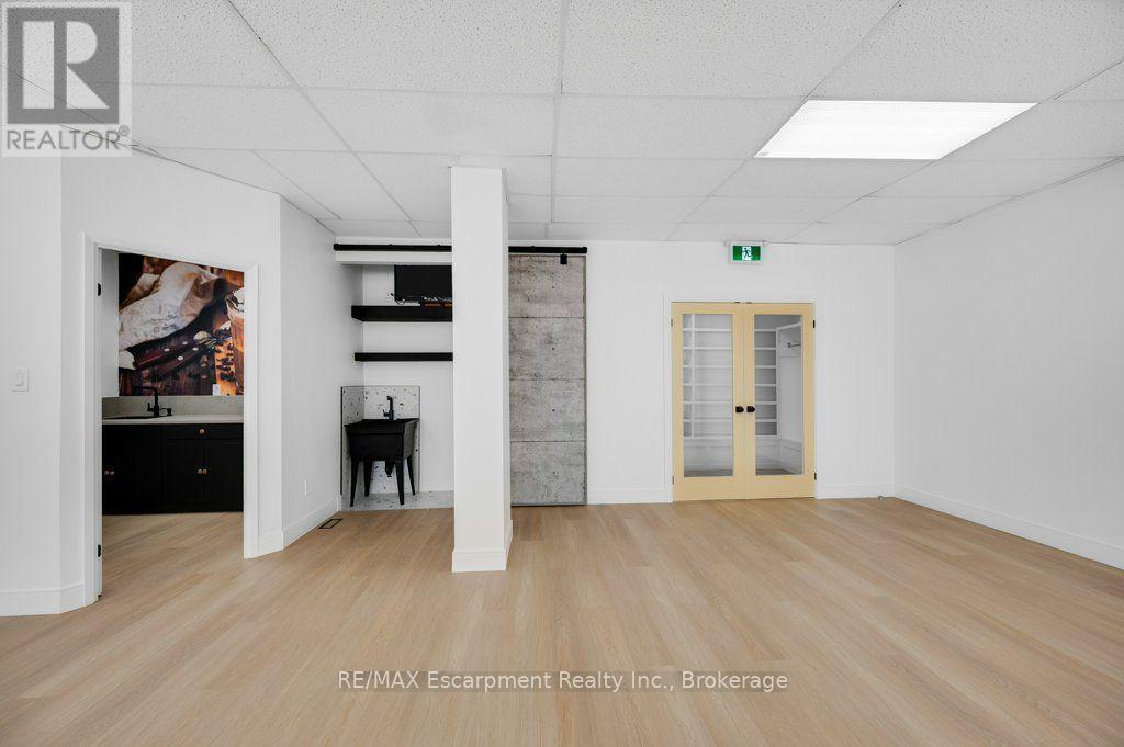 590 Barton Street E Property Photo 14