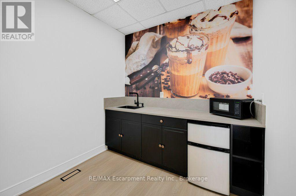590 Barton Street E Property Photo 15