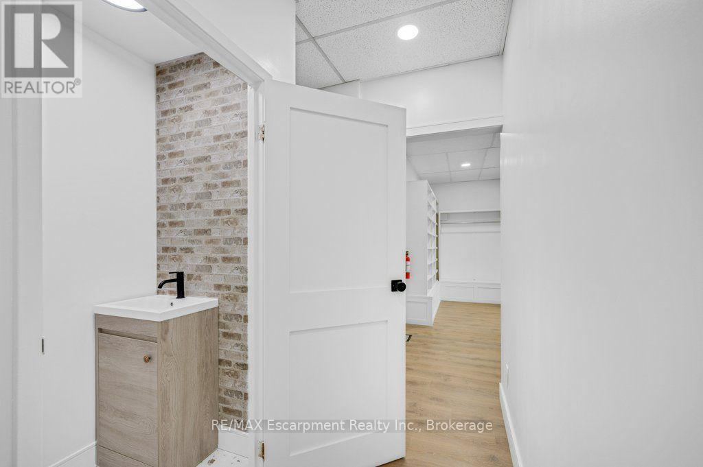 590 Barton Street E Property Photo 21