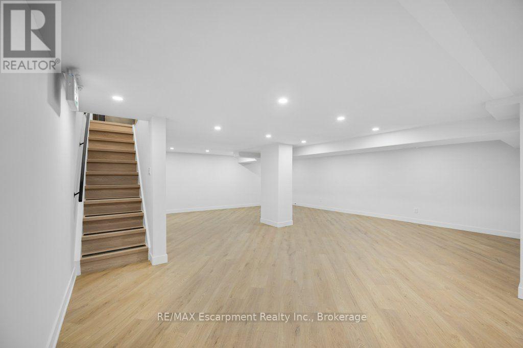 590 Barton Street E Property Photo 23