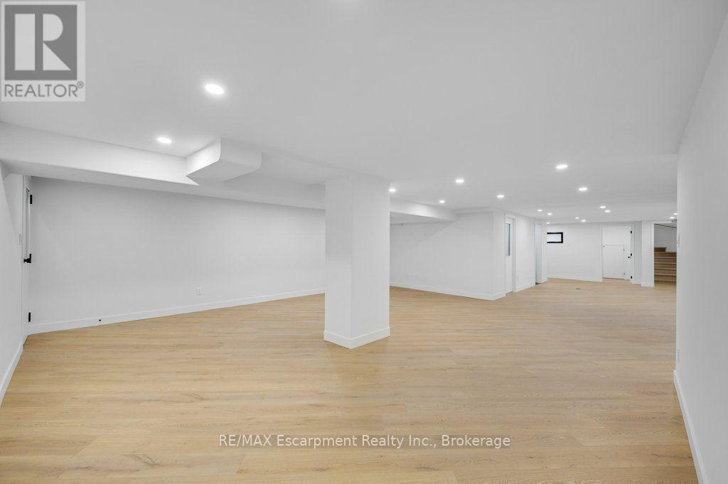 590 Barton Street E Property Photo 25