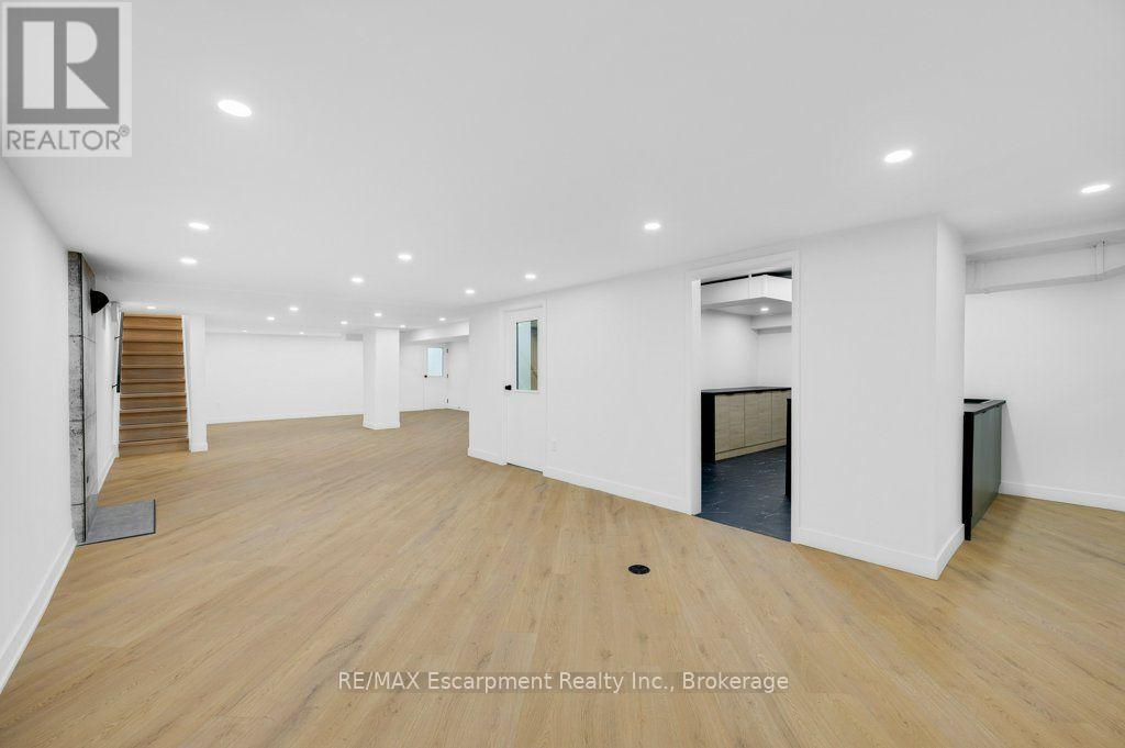 590 Barton Street E Property Photo 28