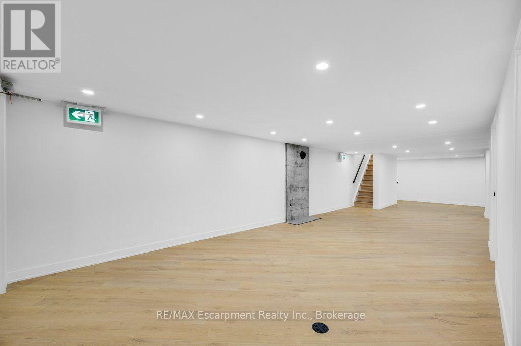 590 Barton Street E Property Photo 30