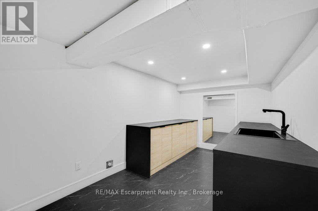 590 Barton Street E Property Photo 31