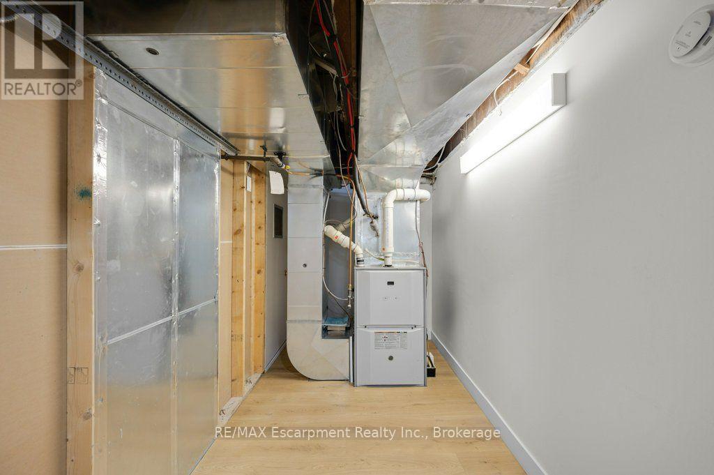 590 Barton Street E Property Photo 35