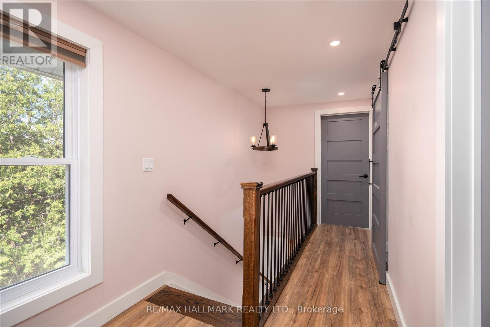 64 Front Street E Property Photo 18