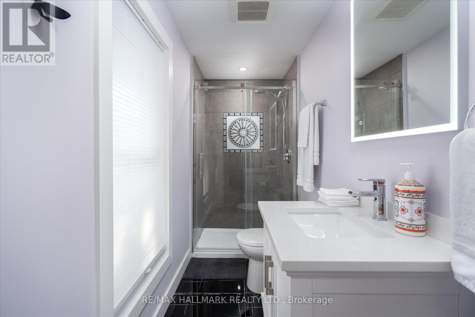 64 Front Street E Property Photo 20