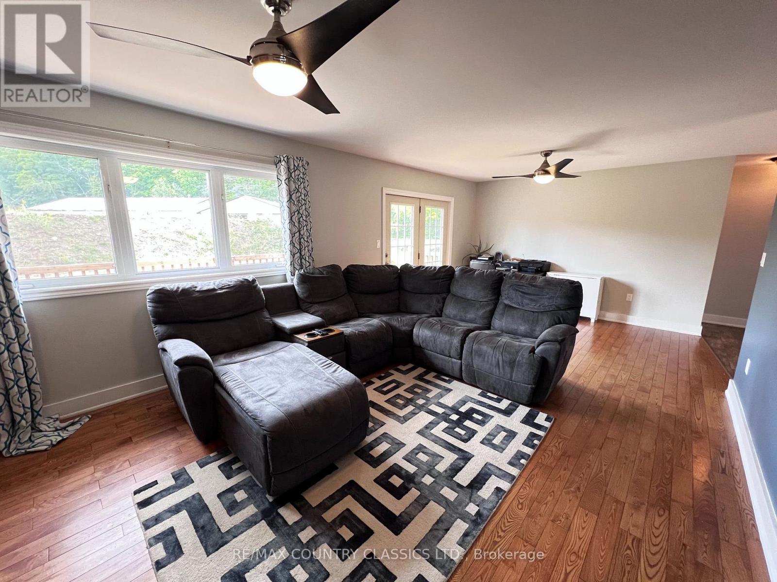 3952 Loop Road Property Photo 8