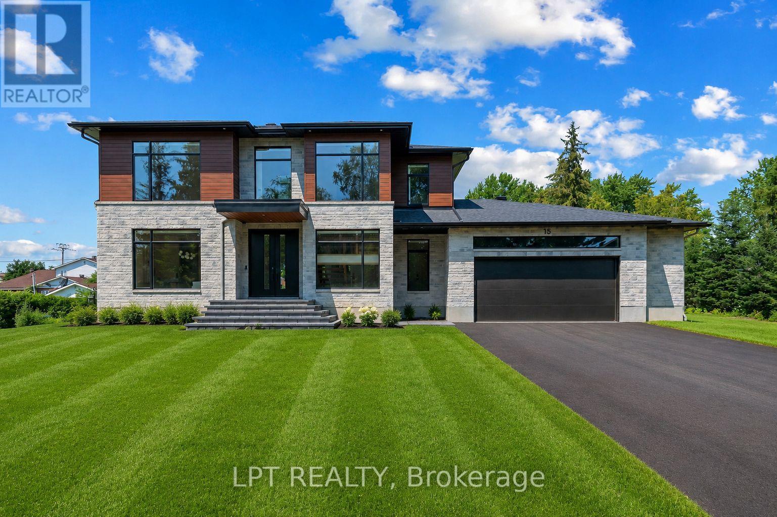 15 BRIGGS AVENUE