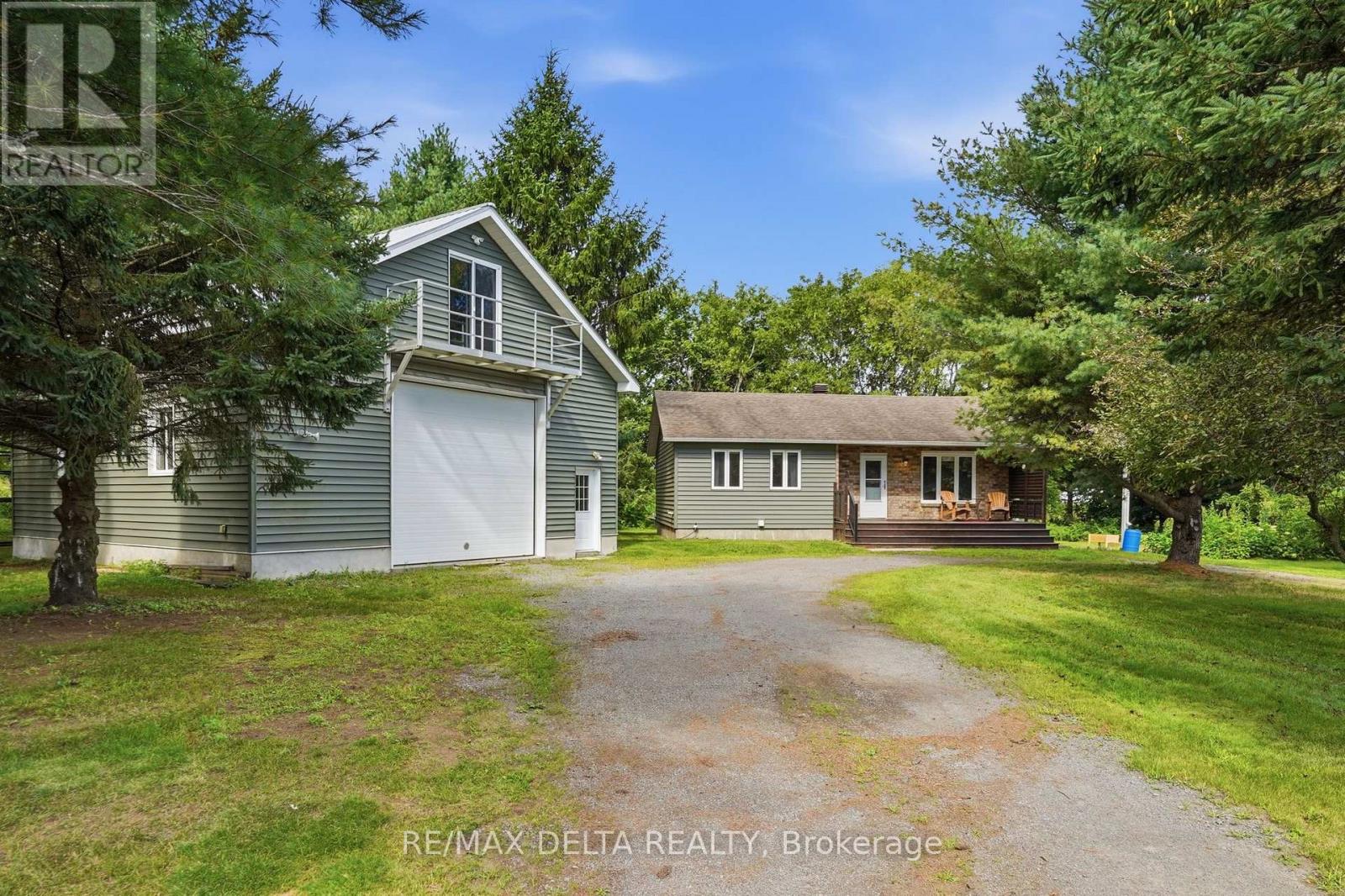 1120 Des Cedres Street Property Photo 1