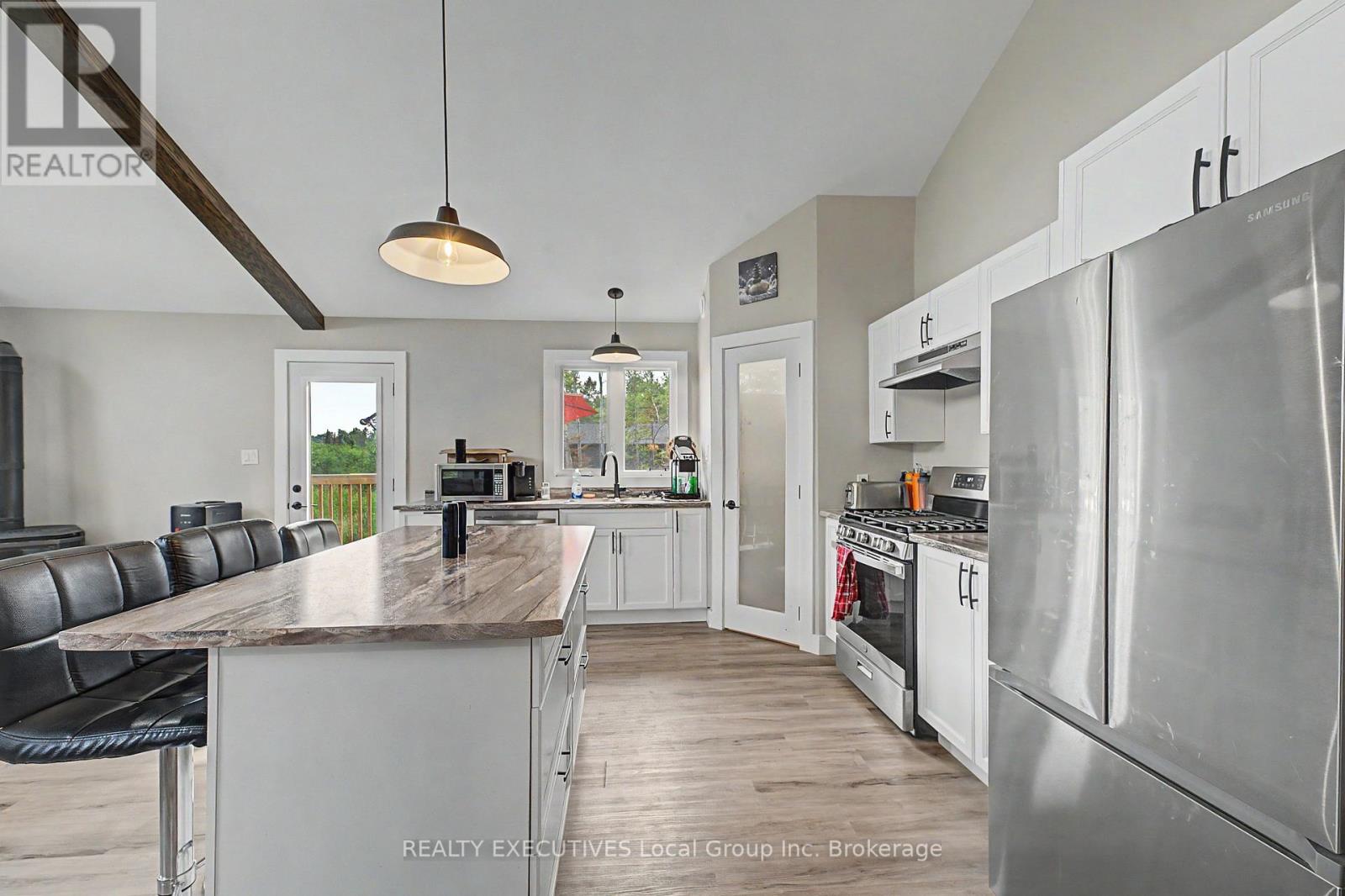 575 Hart Road Property Photo 7