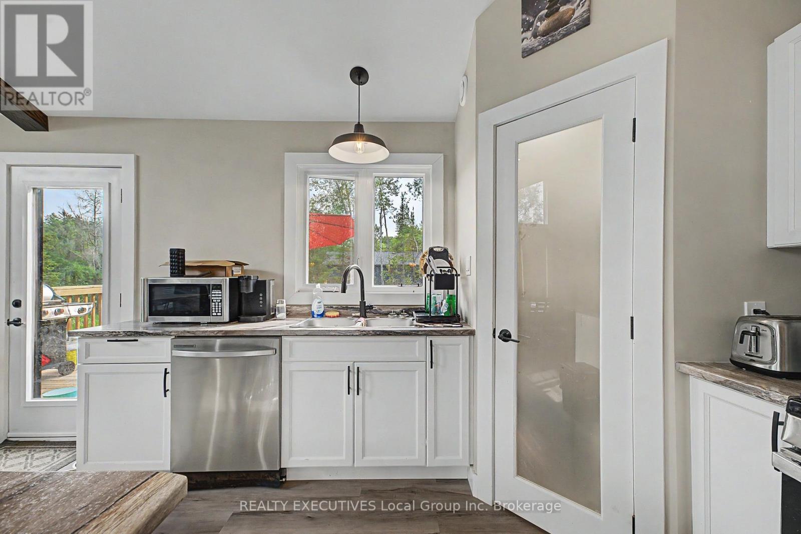 575 Hart Road Property Photo 8