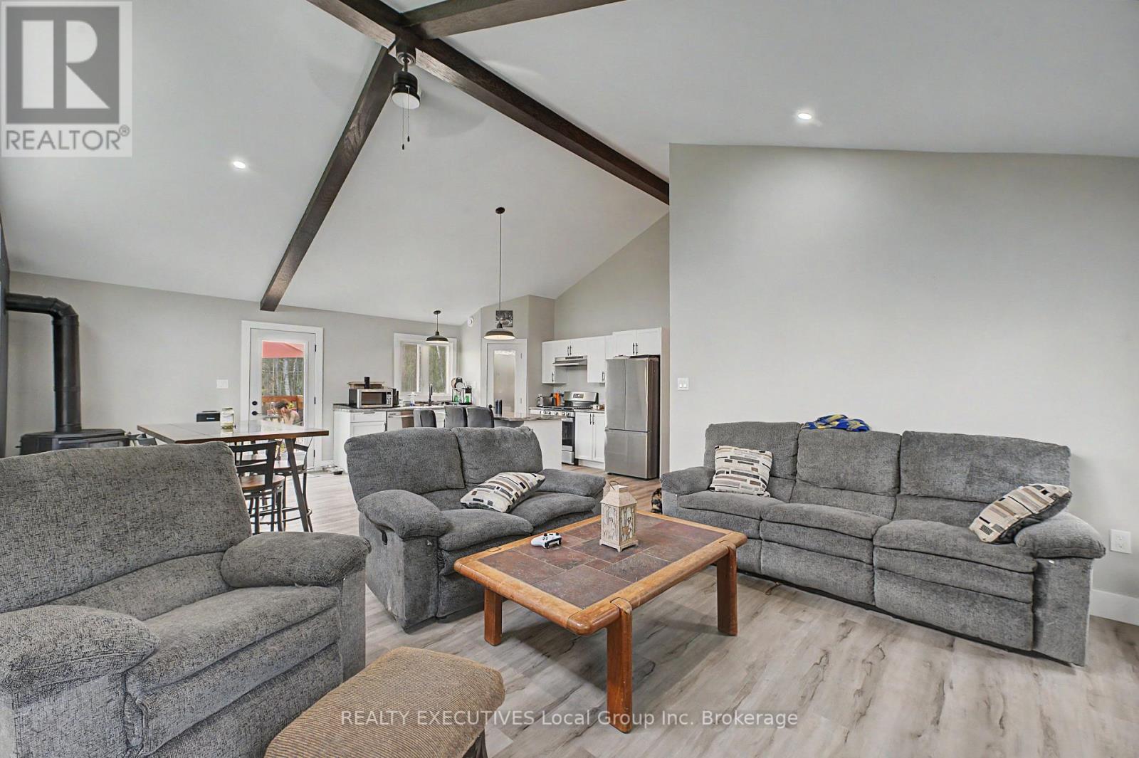 575 Hart Road Property Photo 10