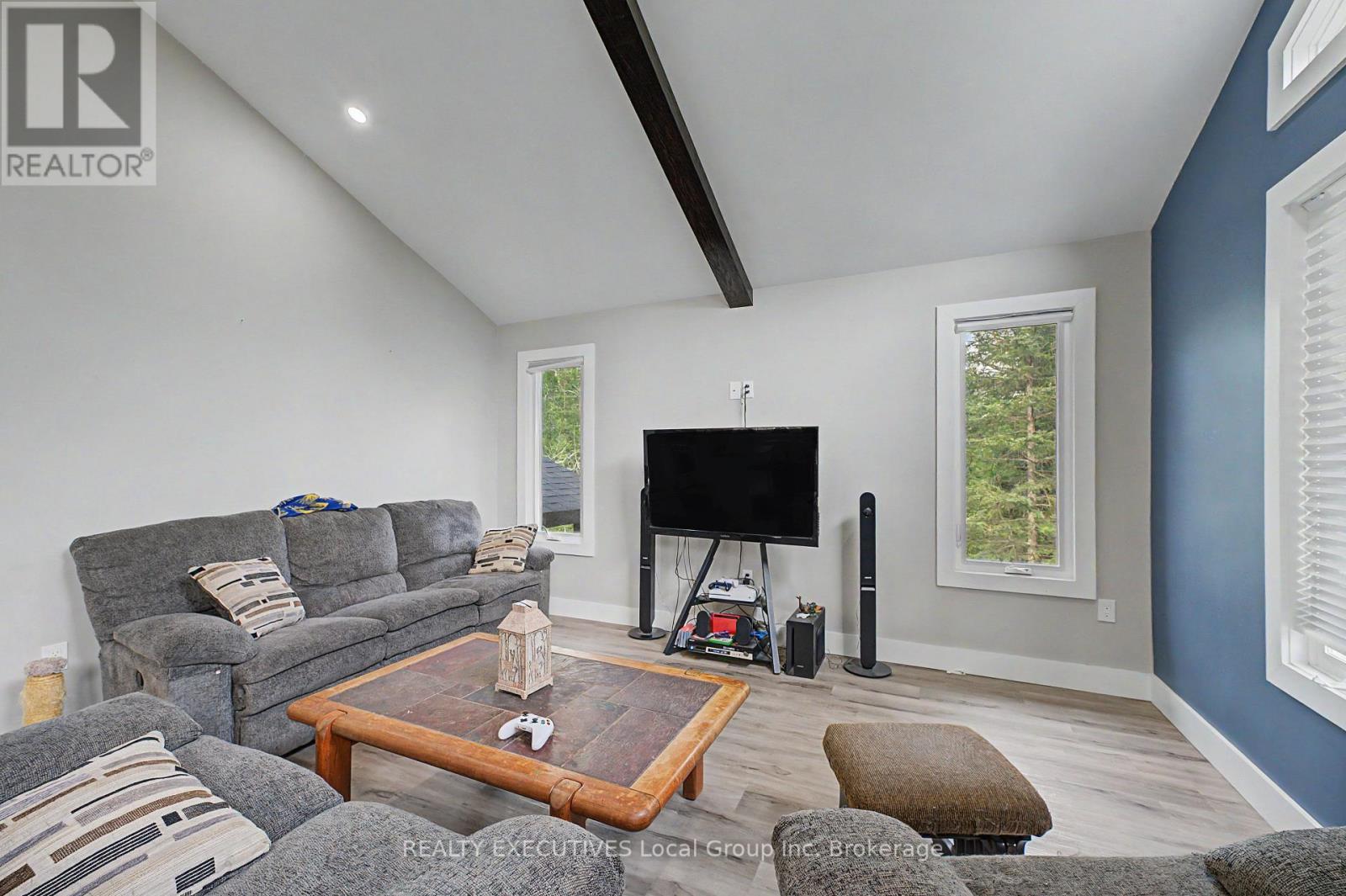 575 Hart Road Property Photo 11