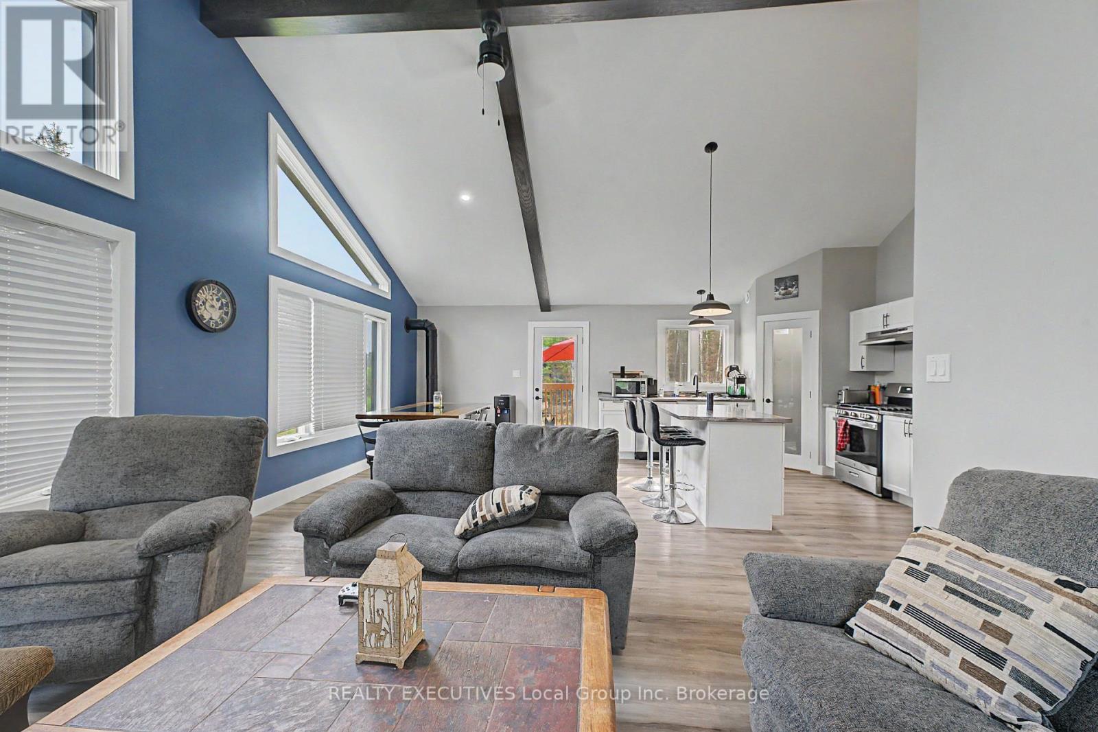 575 Hart Road Property Photo 12