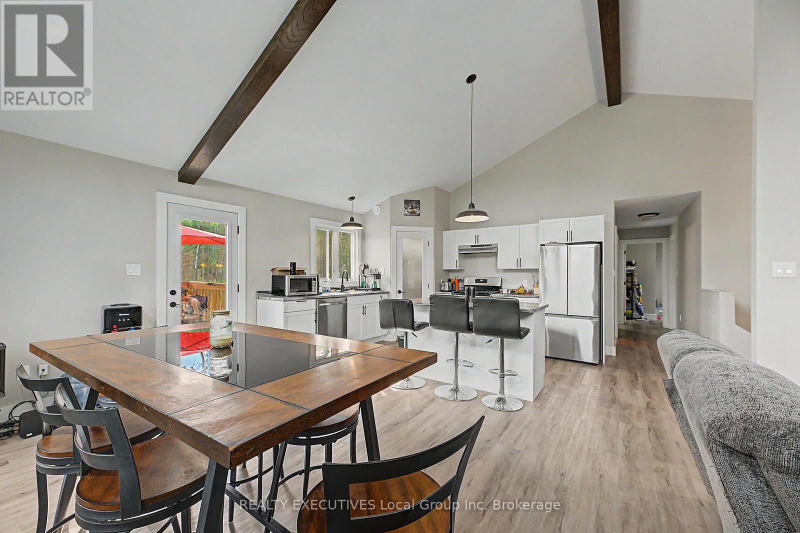 575 Hart Road Property Photo 13