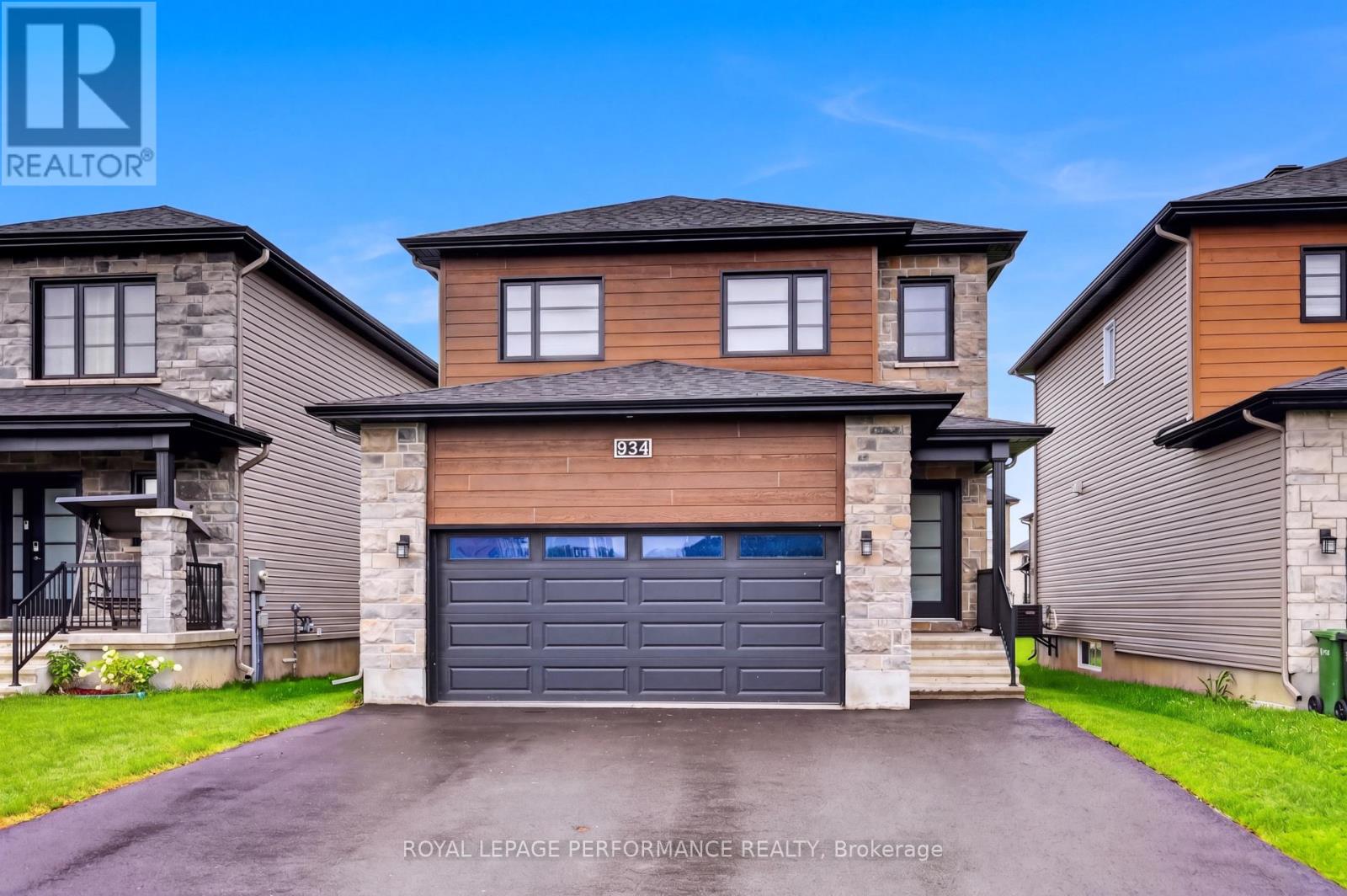 934 CHABLIS CRESCENT Property Photo 1