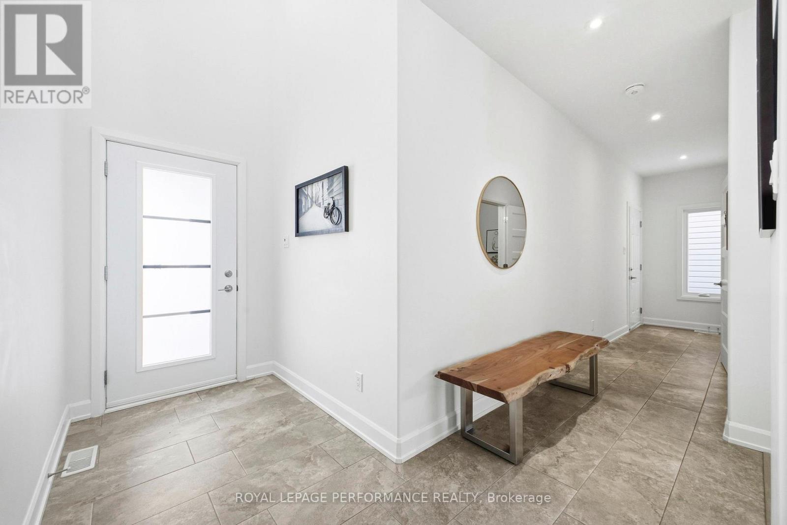 934 Chablis Crescent Property Photo 3