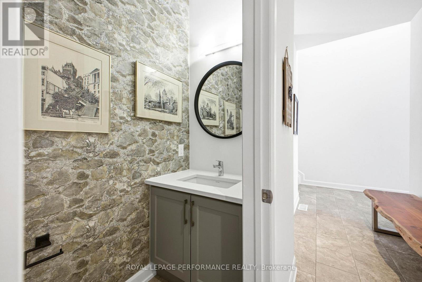 934 Chablis Crescent Property Photo 4