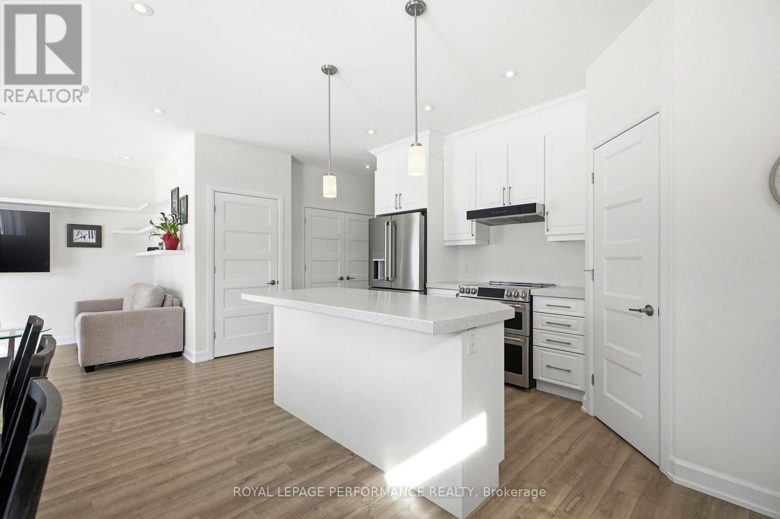 934 Chablis Crescent Property Photo 8