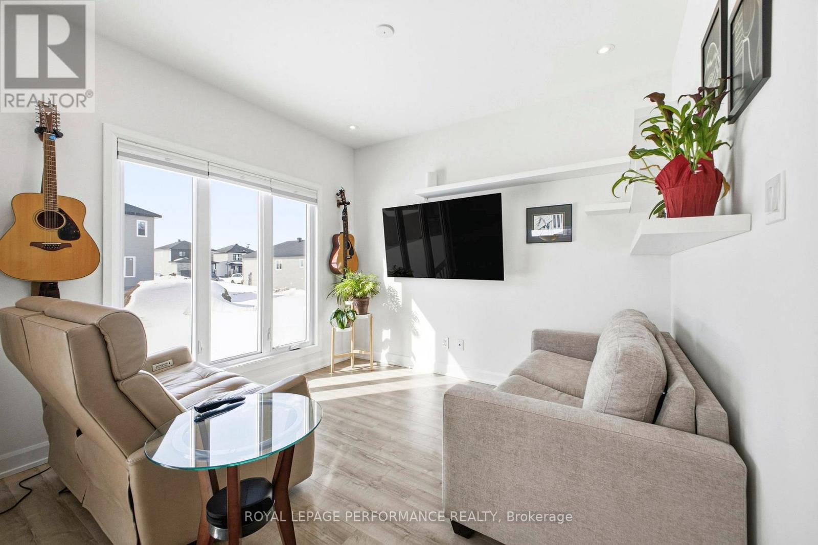 934 Chablis Crescent Property Photo 15