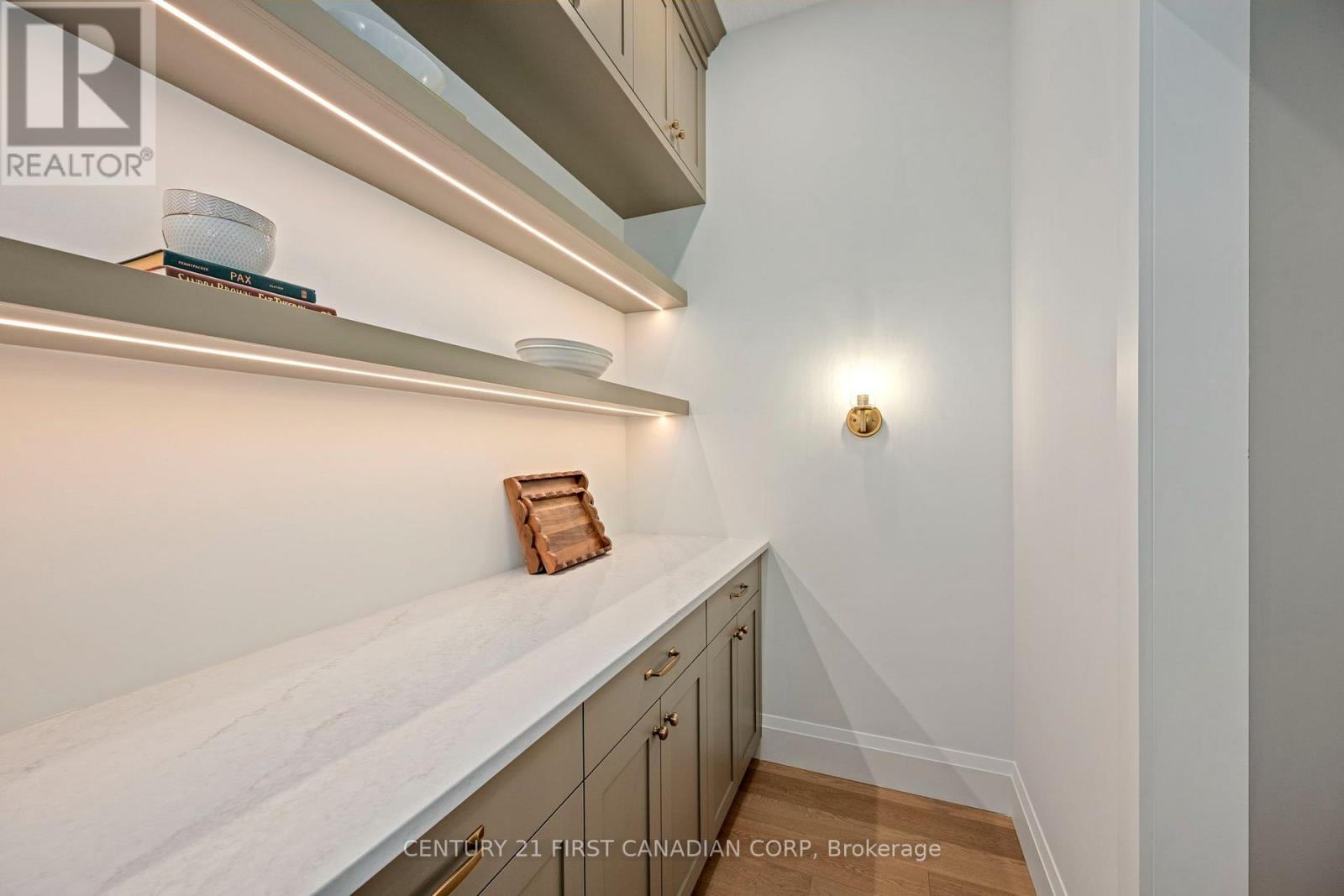 876 White Pine Street Property Photo 14