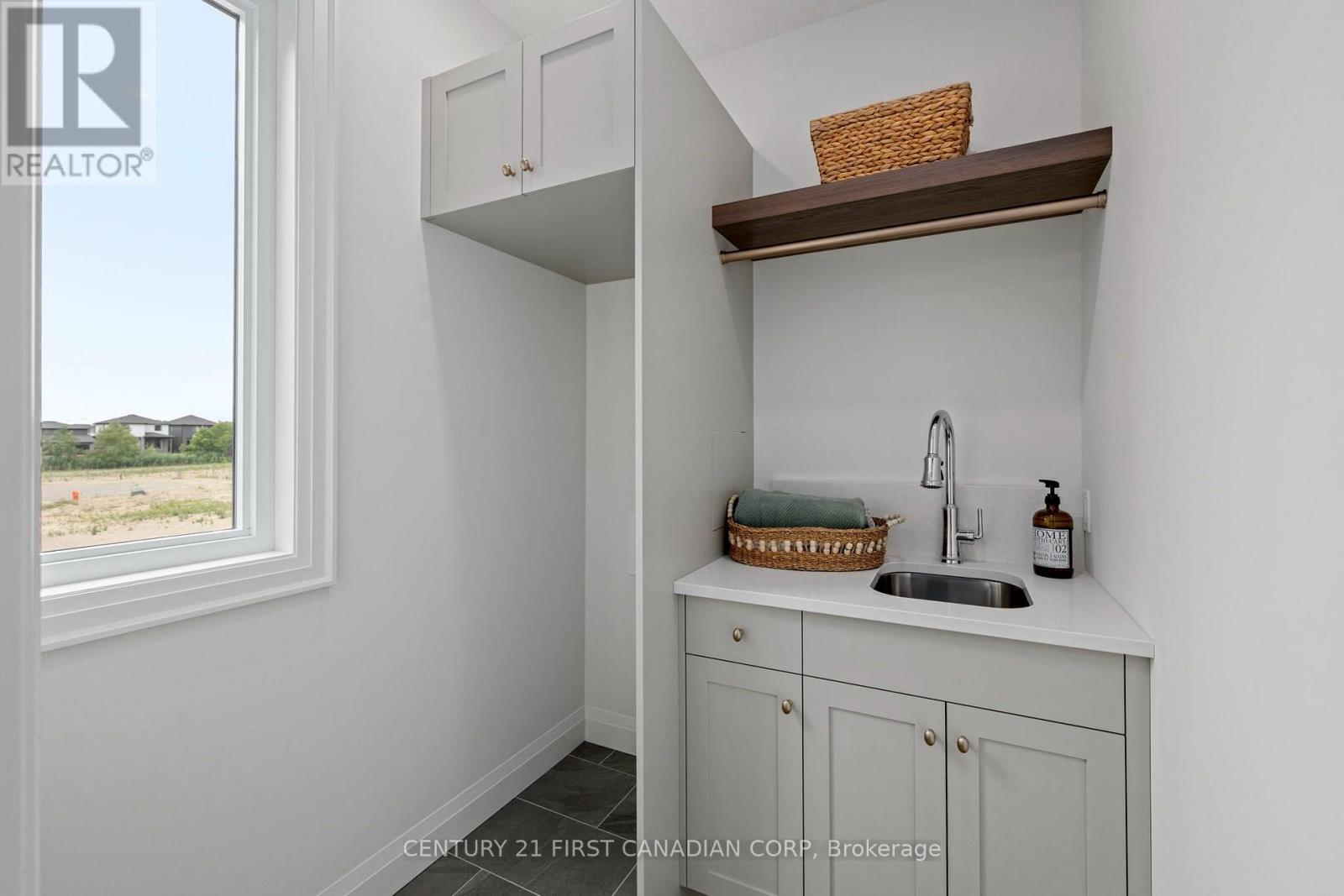 876 White Pine Street Property Photo 18