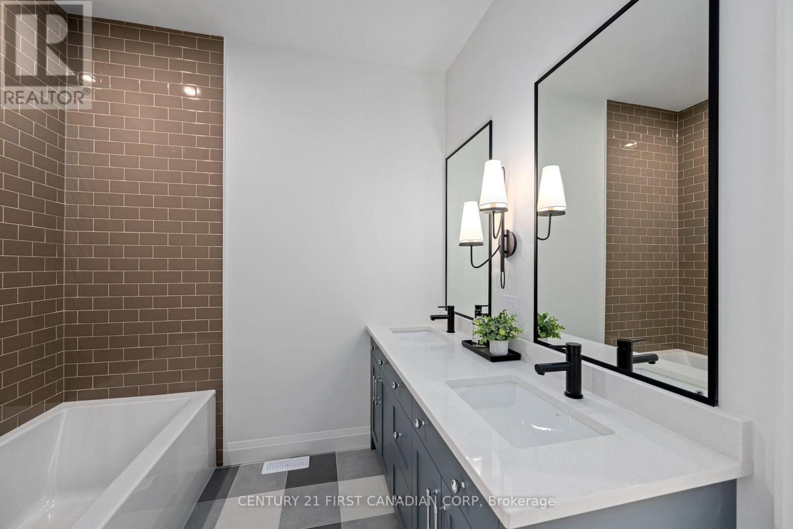 876 White Pine Street Property Photo 24