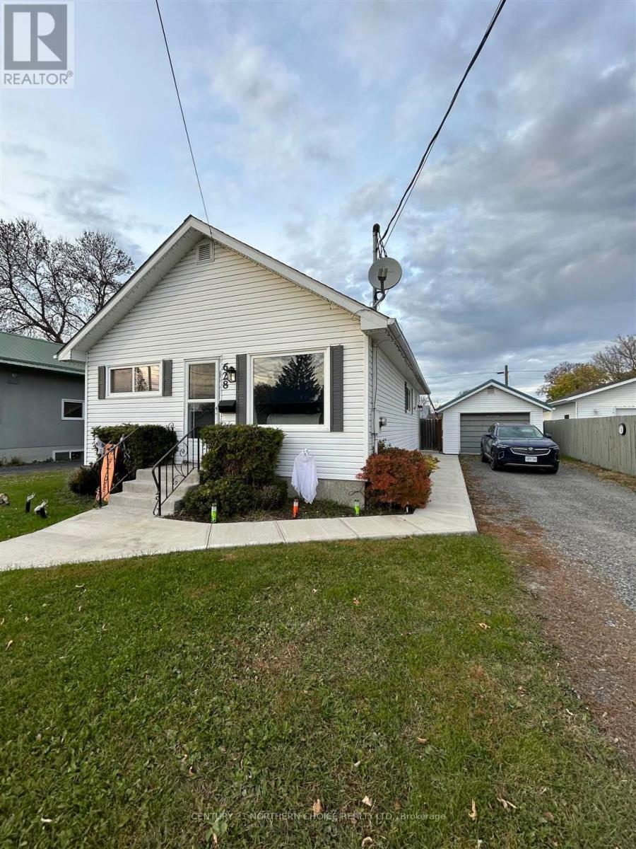 628 Second Street E Property Photo 1