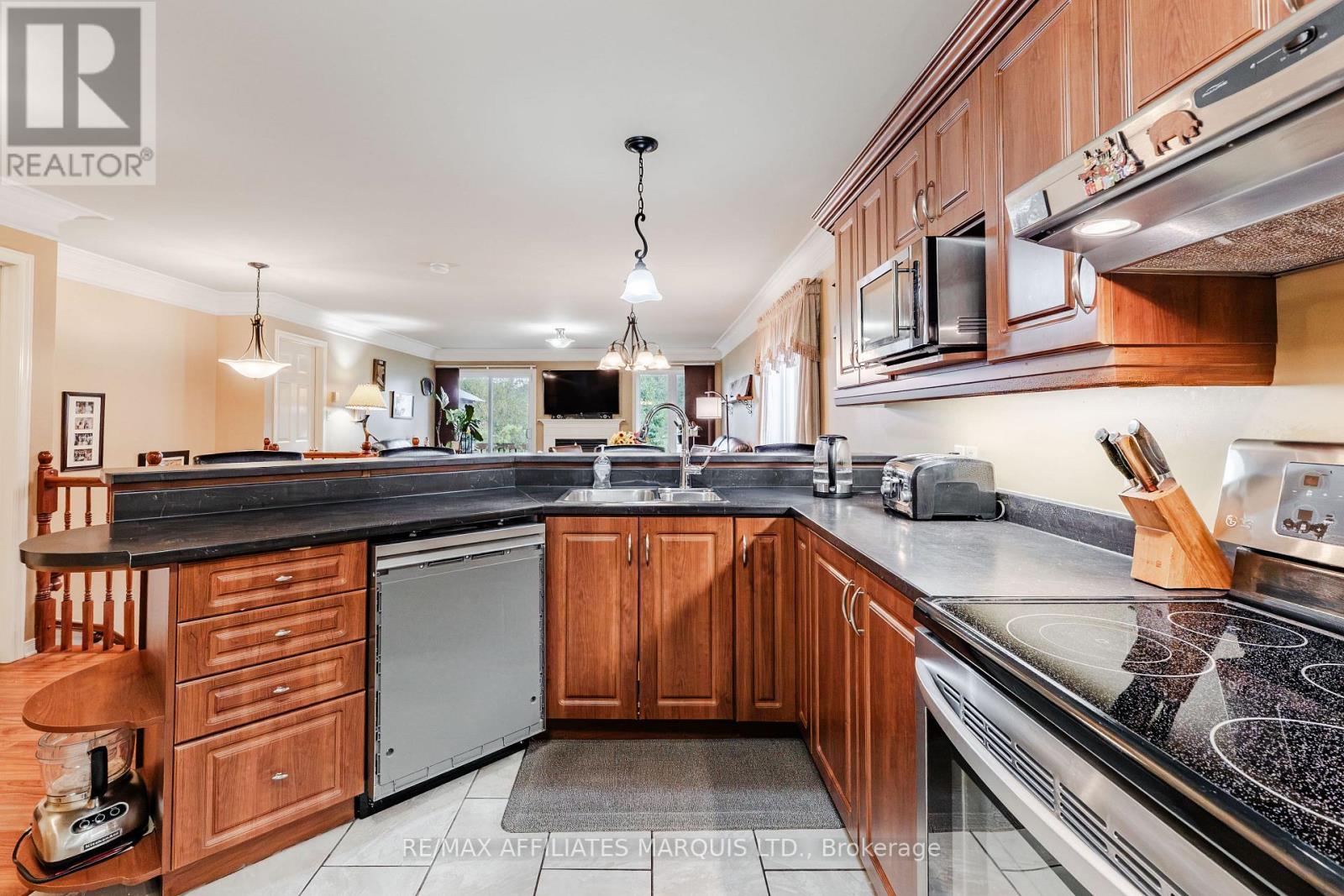2230 Glen Brook Drive Property Photo 8