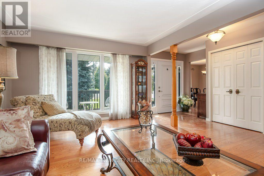 108 Queensway Drive Property Photo 9