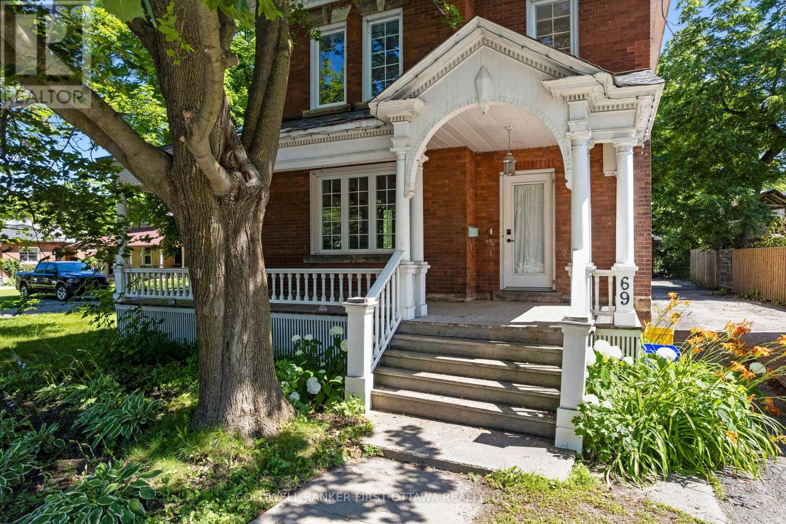 69 Wilson Street W Property Photo 1