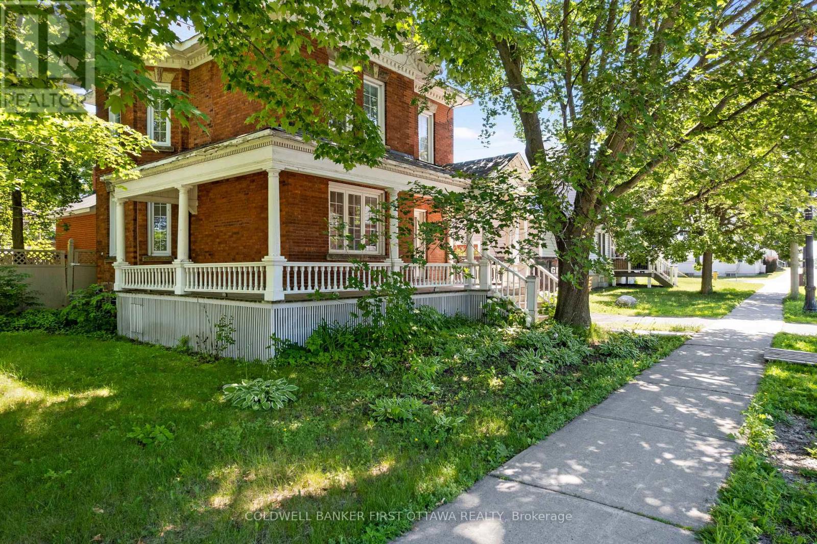 69 Wilson Street W Property Photo 8